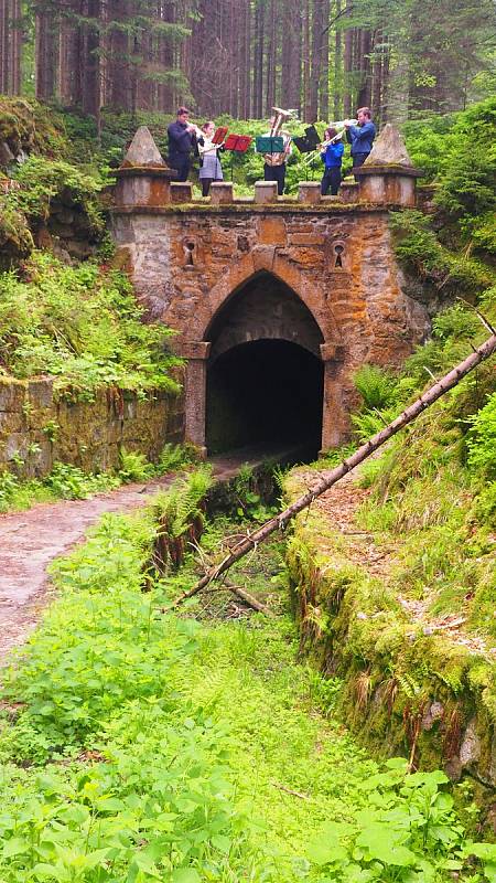 Zahájení plavení na Schwarzenberském plavebním kanále na Jeleních Vrších.