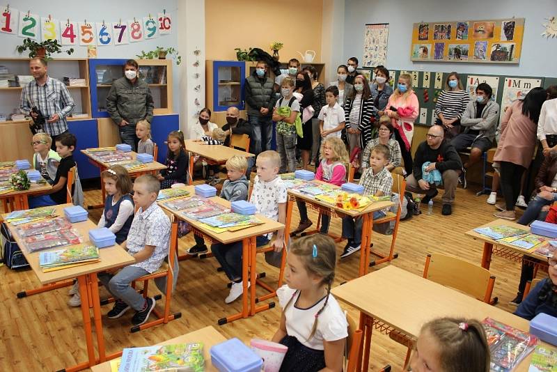 Zahájení školního roku v prvních třídách ZŠ Vimperk, Smetanova.