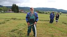 Volarský sekáč se stal již tradicí. Déšť soutěžení trochu komplikoval.