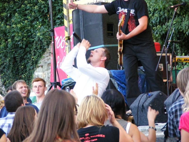 Kromě známějších kapel vystoupily na festivalu Mezibrány Somastav Soumarrock 2008 i kapely místní. Návštěvníci festivalu byli s hudební produkcí spokojeni.