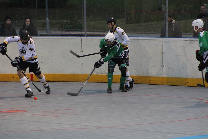 Hokejbalová první liga: HBC Prachatice - Pedagog Č. Budějovice 4:2.