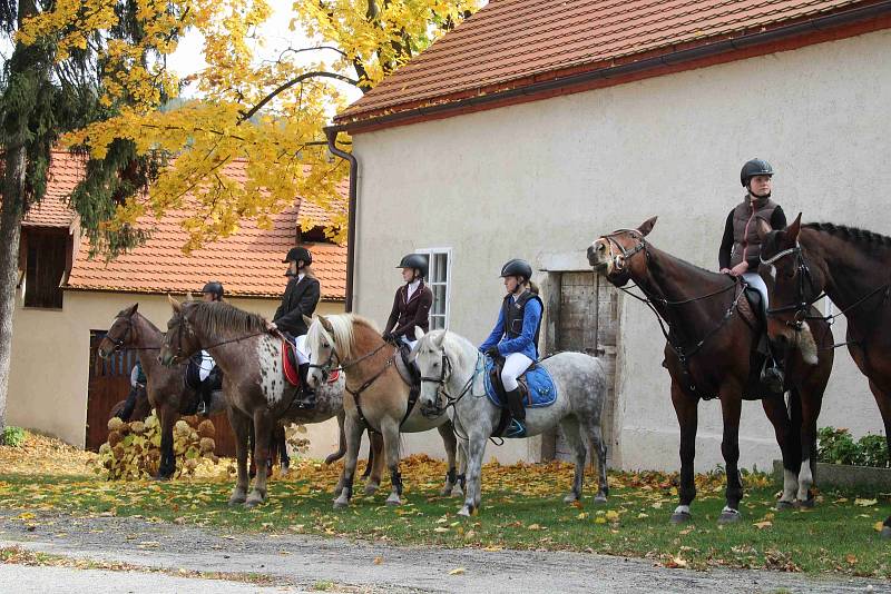 Hubertova jízda 2019 na zámku Skalice v Bohumilicích. Foto: Deník/Nikola Beranová