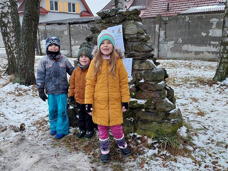 Čertovská neděle ve Volarech byla i s nadílkou.