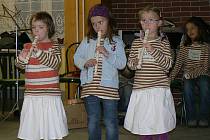 Nejdříve doprovázeli malí flétnisté dubský pěvecký sbor. Dnes už si je ale mohou zájemci poslechnout i na samostatném koncertě. 