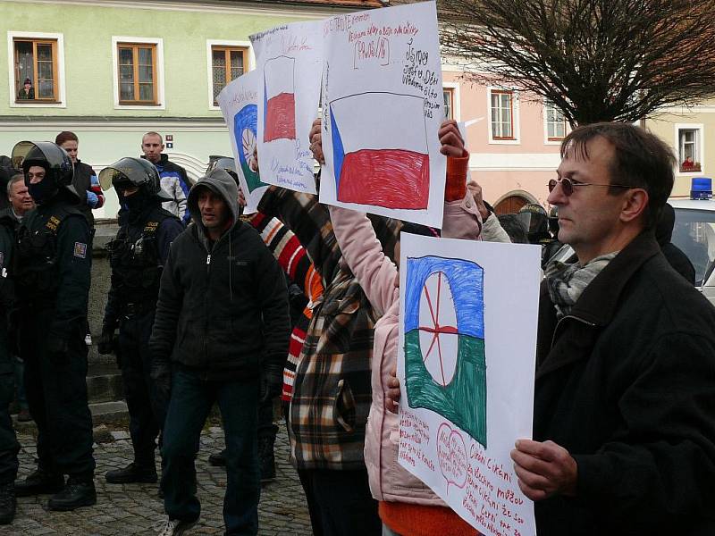 S místními Romy sympatizoval i německý novinář Markus Papé.