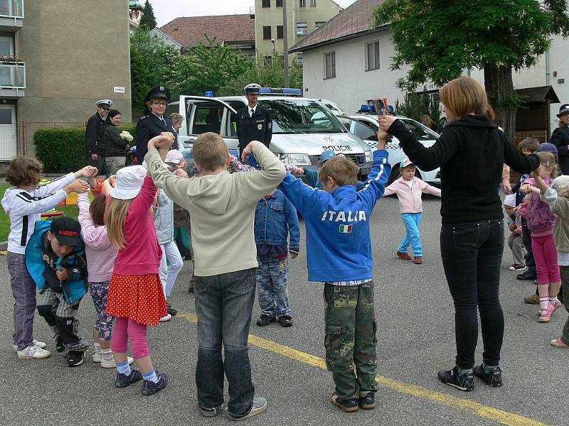 Oslava Dne dětí v areálu prachatického Domu dětí a mládeže.