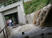 Vodopád pod viaduktem v Krumlovské ulici