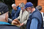 Delegace pětapadesáti včelařů ze Slovinska a Rakouska navštívila české přátele.