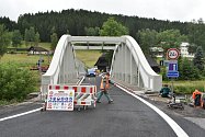 Oprava mostu v Horní Vltavici, dnes už přes něj auta jezdí.