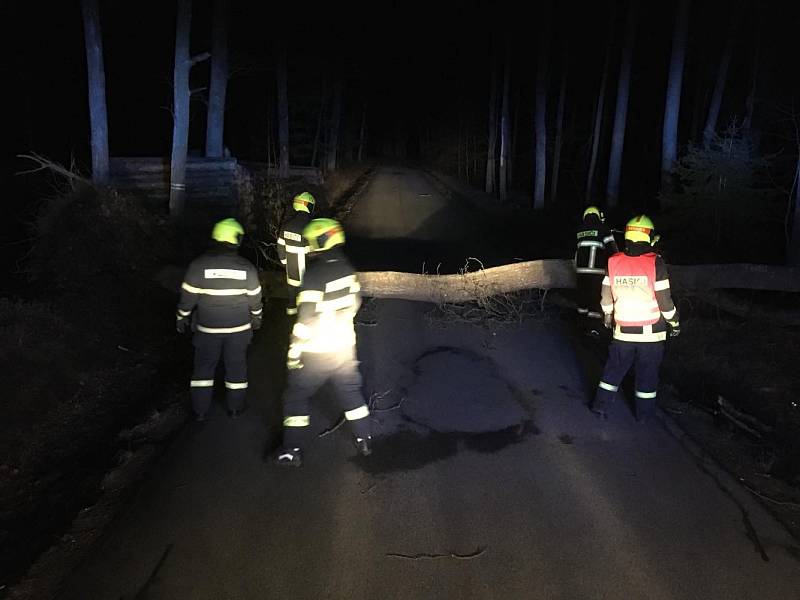 Sabine potrápila Netolicko. Hasiči se nezastavili.