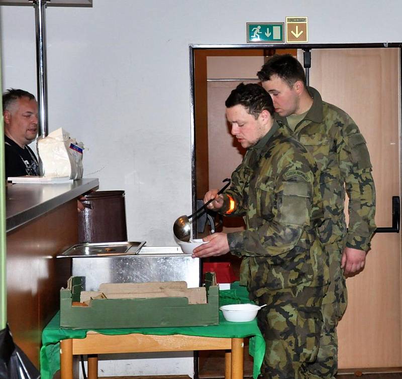 Dálkový pochod nazvaný Military Death March. Stanoviště ve Volarech.