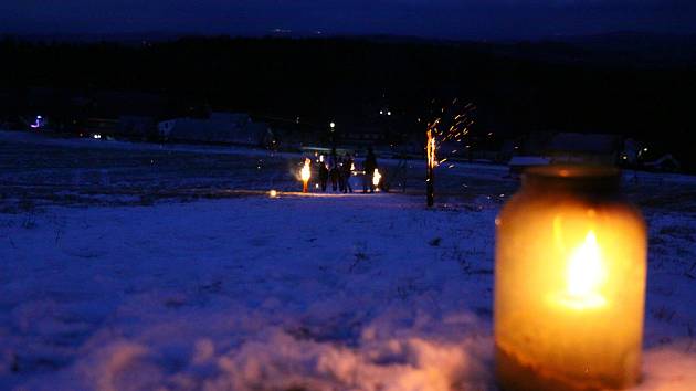 Adventní troubení na Javorníku u Vacova na Šumavě.