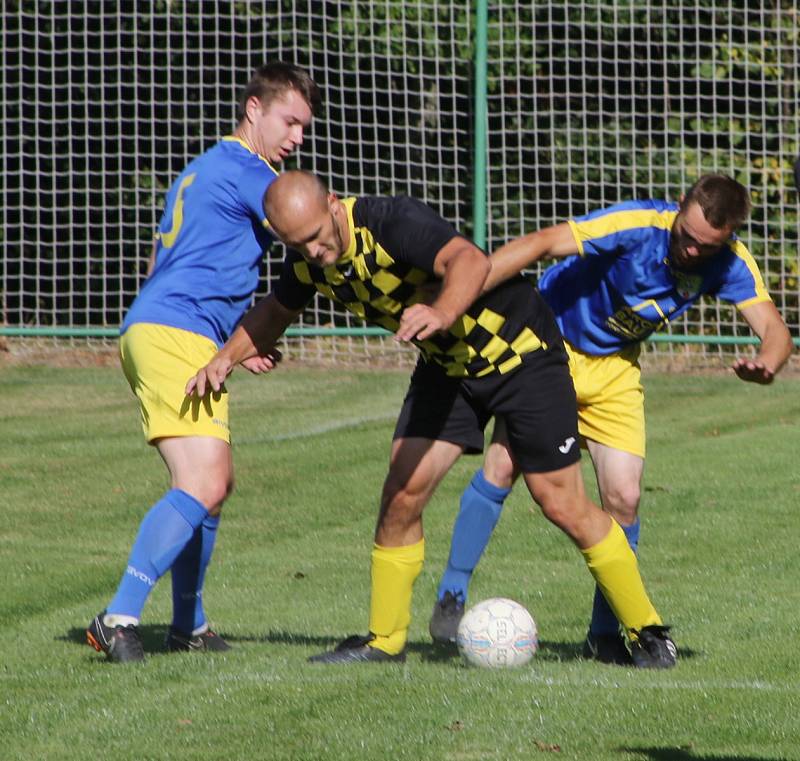 Fotbalová OS Prachaticka: Nebahovy - Strunkovice B 5:2.