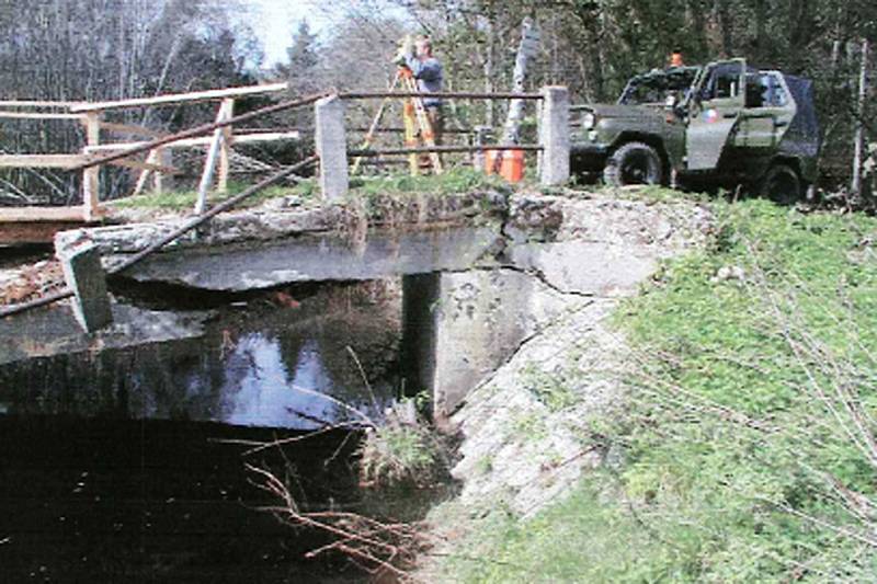 Při povodních v roce 2002 voda podemlela opěry mostu ve Spálenci. Most se v té chvíli prakticky neexistoval.