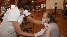 Ve čtvrtek 7. ledna se začalo s očkování proti covid-19 seniorů v Domově seniorů Mistra Křišťana v Prachaticích.