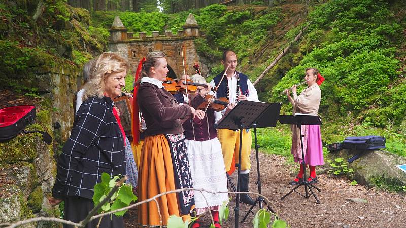 Zahájení plavení na Schwarzenberském plavebním kanále na Jeleních Vrších.