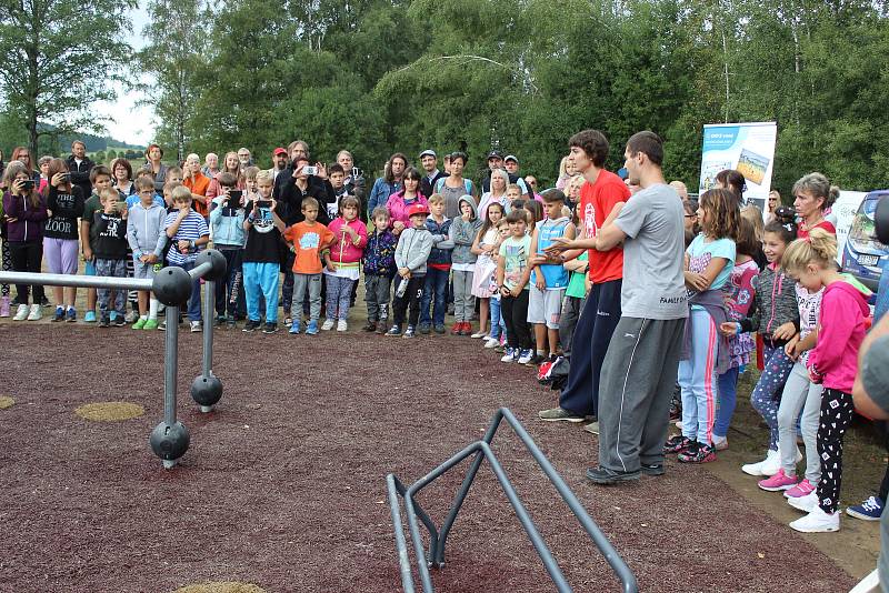 Veřejné parkourové hřiště otevřeli v pondělí 4. září ve Volarech.