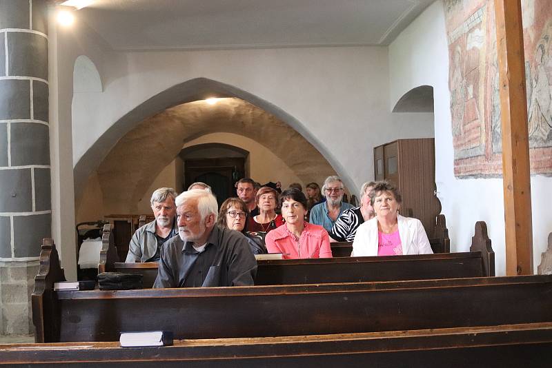 Koncert Klarinetového souboru Prachatice v kostele v Záblatí.