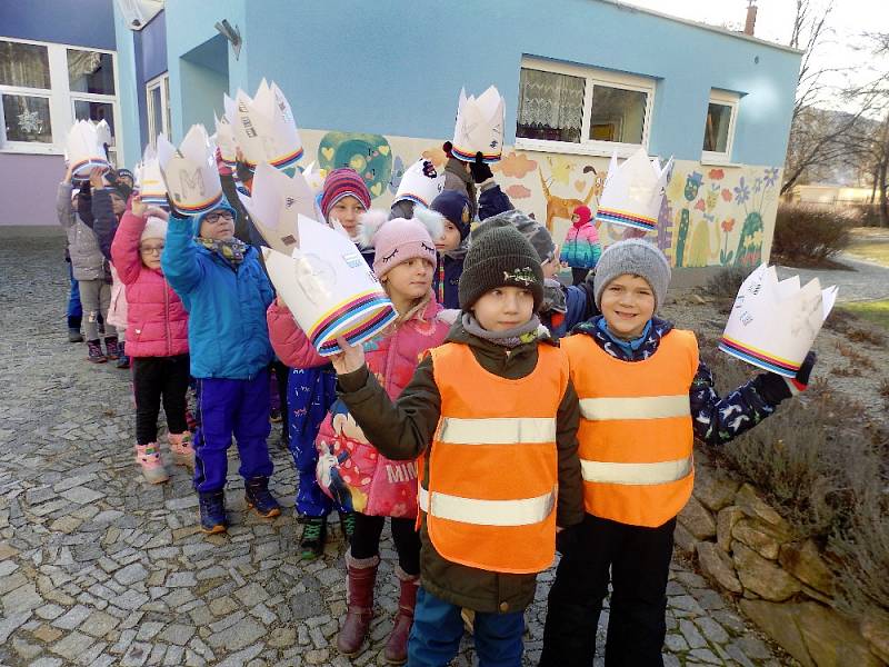 Králové z MŠ Paraplíčko v Prachaticích dělali radost seniorům od Mistra Křišťana.