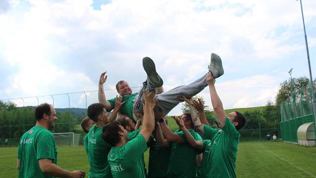 Lažišťští fotbalisté mohli po výhře nad Větřním začít slavit postup do krajského přeboru.