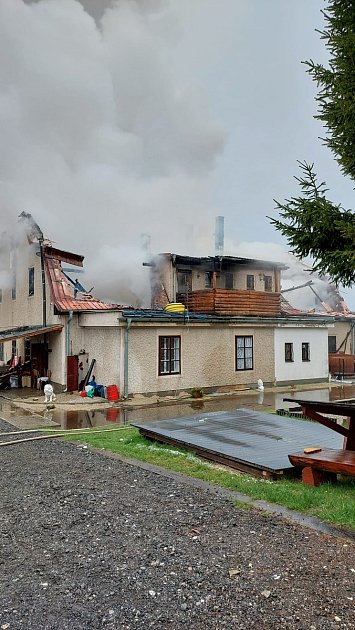 Požár ubytovny v Houžné u Lenory.