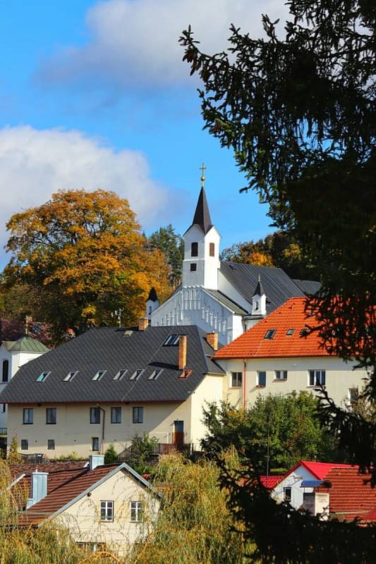 Hubertova jízda v areálu bohumilického zámku Skalice.