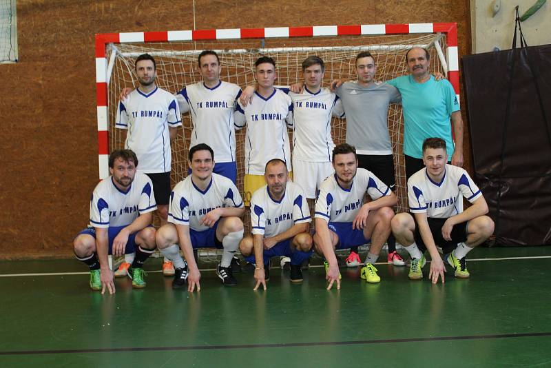 Závěrečné play off zakončilo sezonu sálovkářů v Prachaticích.