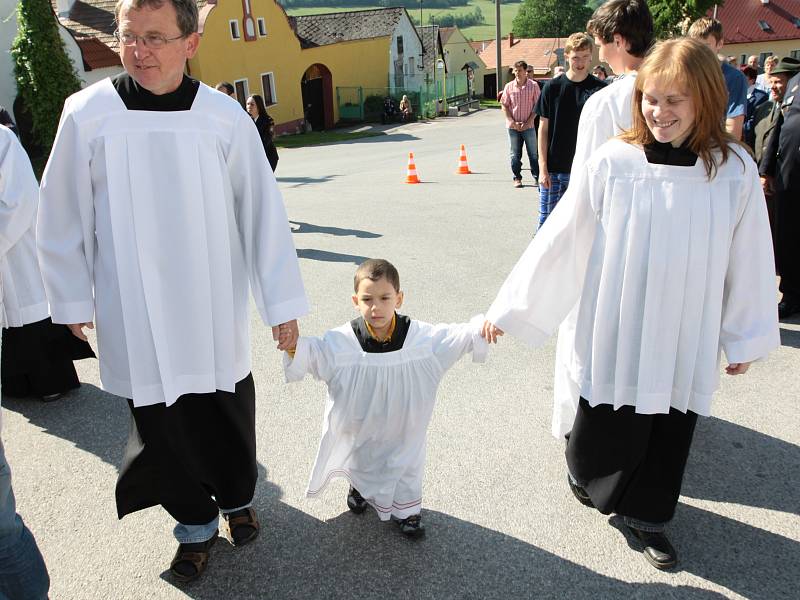 Kardinál Miloslav Vlk v Lažišti.