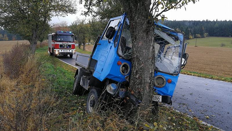 Řidiče multikáry z místa nehody transportoval vrtulník.