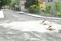 Obec reklamuje práci soběslavské firmě, která uspěla ve výběrovém řízení na rekonstrukci cesty na Oboře. Ilustrační foto.