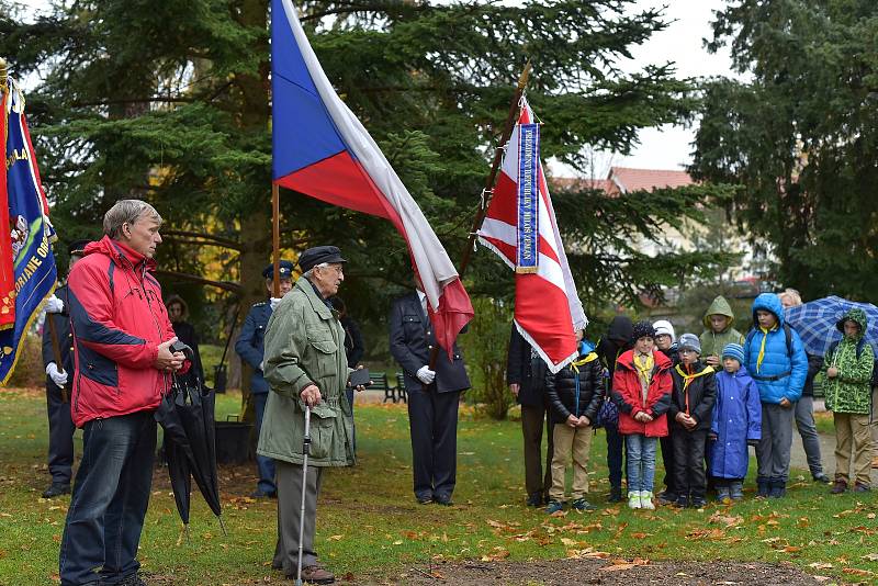 V parku u Volyňky vysadili Vimperští novou lípu.