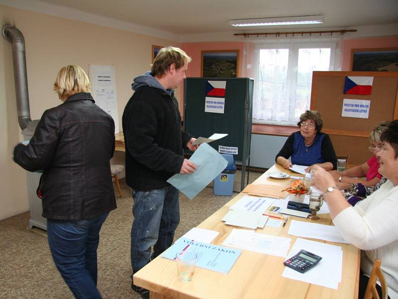 Volební účast ve Svaté Maří se zhruba v polovině hlasování druhého dne voleb blížila dvaceti procentům.