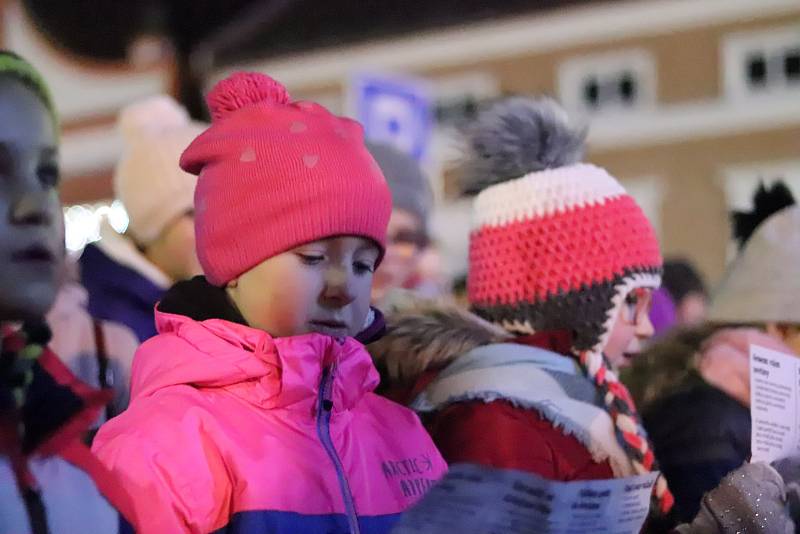 Česko zpívá koledy 2019 na náměstí ve Vimperku.