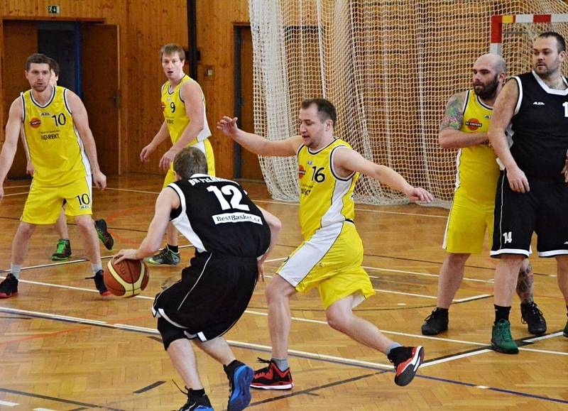 Vimperští basketbalisté bojují o střed tabulky.