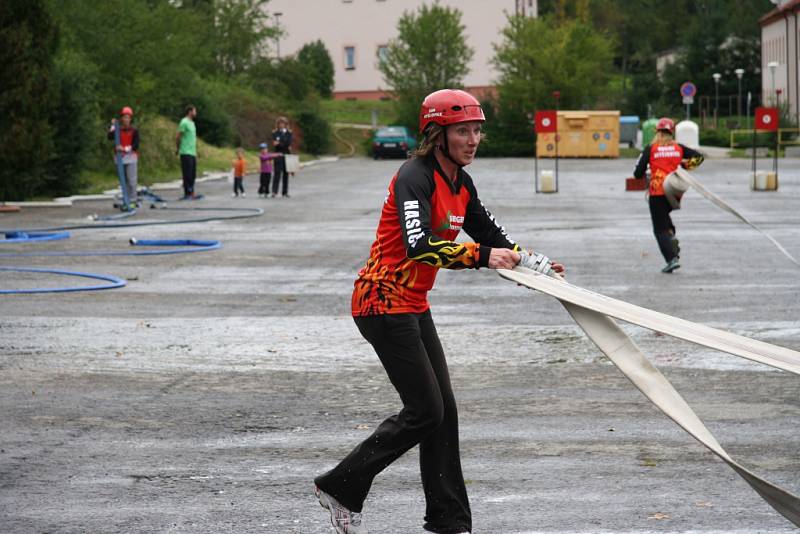 Devatenáctý ročník Prachatické hasičské ligy skončil v sobotu v Prachaticích kláním o pohár starosty také pro kategorii ženy.