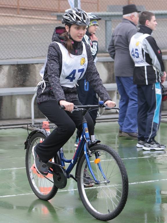 V Prachaticích se ve čtvrtek 5. května uskutečnilo okresní kolo soutěže mladých cyklistů. Ti museli zvládnout nejen jízdu na dopravním hřišti, ale také jízdu zručnosti, testy a zdravovědu.