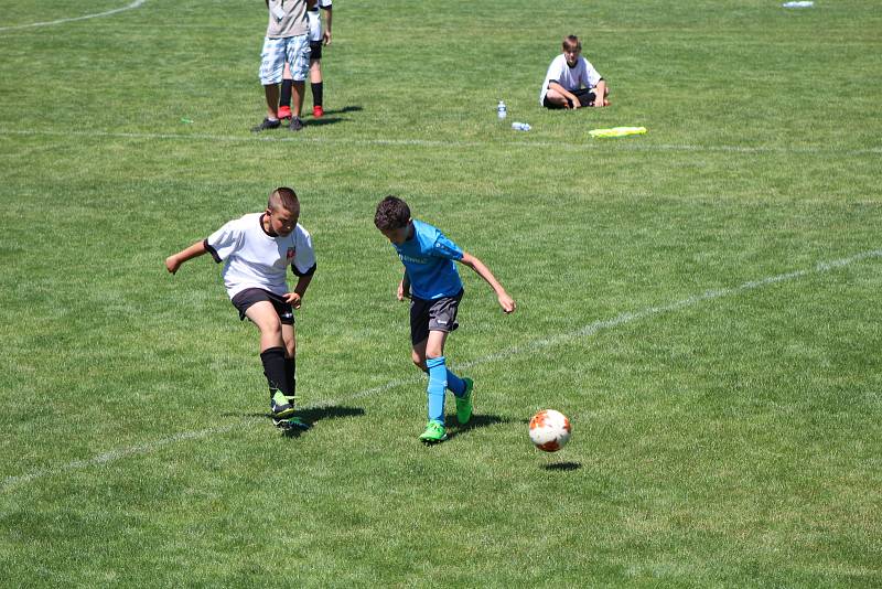 Mladí fotbalisté si zahráli zajímavý turnaj v Lažištích.