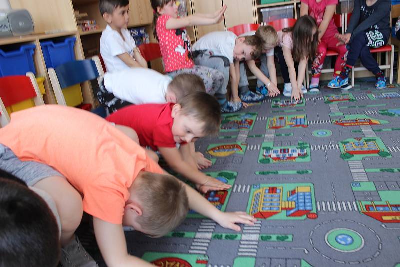 Týden zdraví si užily děti v Mateřské školce ve Volarech.