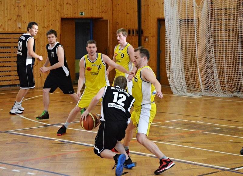 Vimperští basketbalisté bojují o střed tabulky.