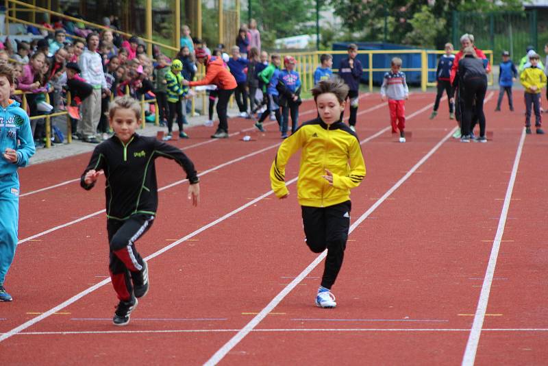 Děti z prvního stupně ZŠ absolvovaly okresní atletickou olympiádu.