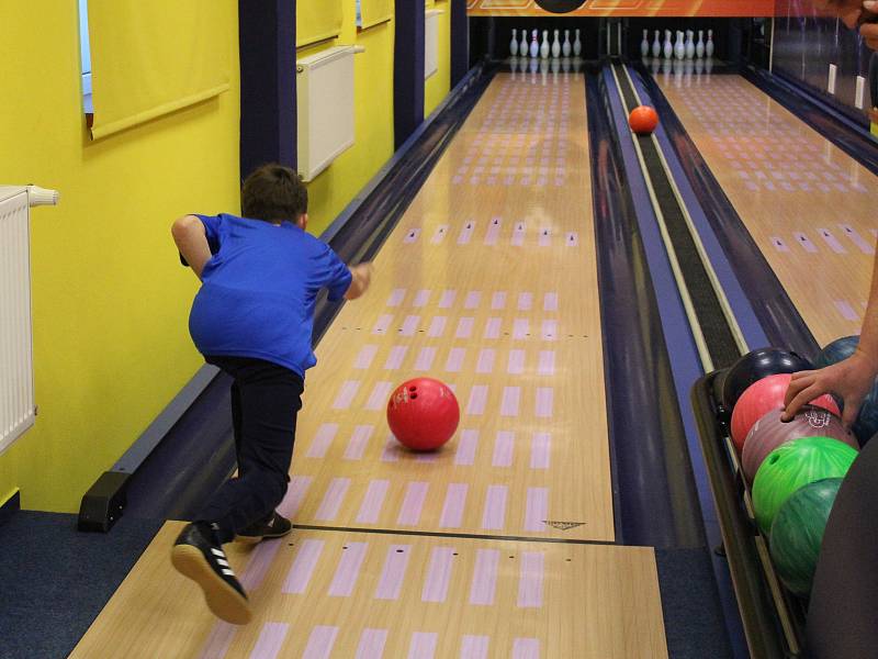 Osmý ročník bowlingového turnaje ve Volarech.