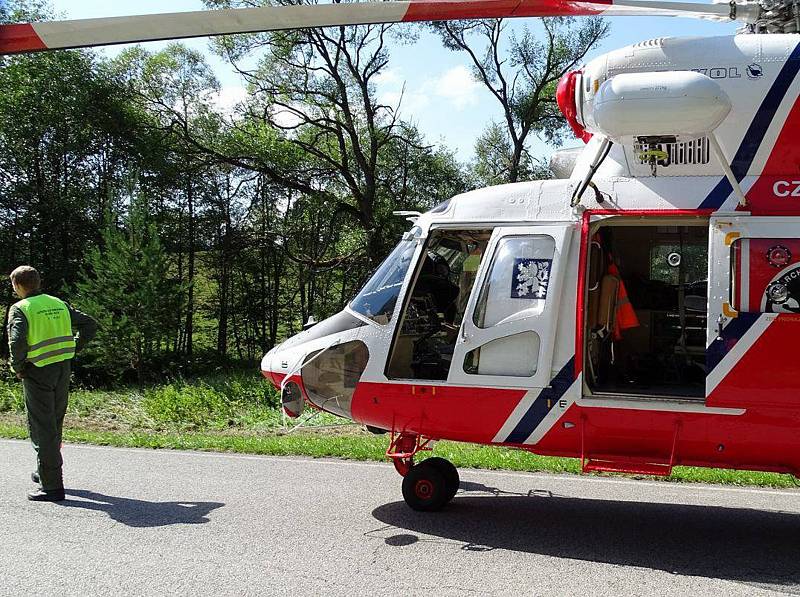 Tragedií skončila nehoda osobního vozidla na Vimpersku. Starší řidič na následky i přes veškerou pomoc zemřel na místě.