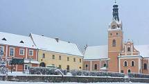 První sněhová nadílka ve Lhenicích.