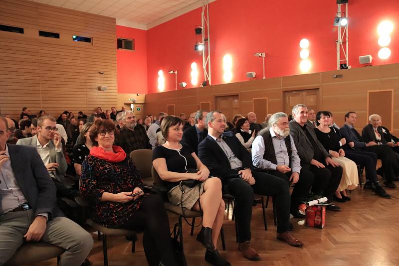 Slavnostní galavečer a vyhlášení cen Festivalu Šumava Litera ve Vimperku. Foto: Leoš Russ