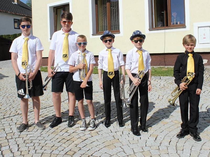 Volarští muzikanti vyhrávali v ulicích, mezi tím otevřeli ZUŠku pro nové studenty, kteří si ji mohli prohlédnout a zapsat se ke studiu hudby.