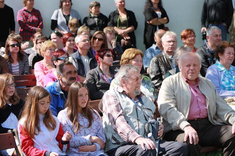 Slavnostního otevření Centra Mistra Jana Husa v Husinci se spolu s významnými hosty účastnila i početně zastoupená veřejnost.