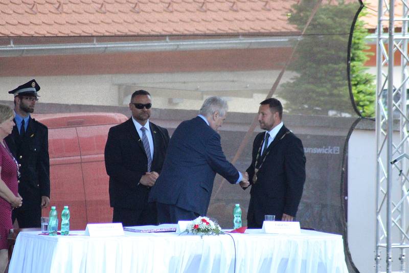 Prezident Miloš Zeman se v úterý odpoledne setkal s obyvateli Vimperka