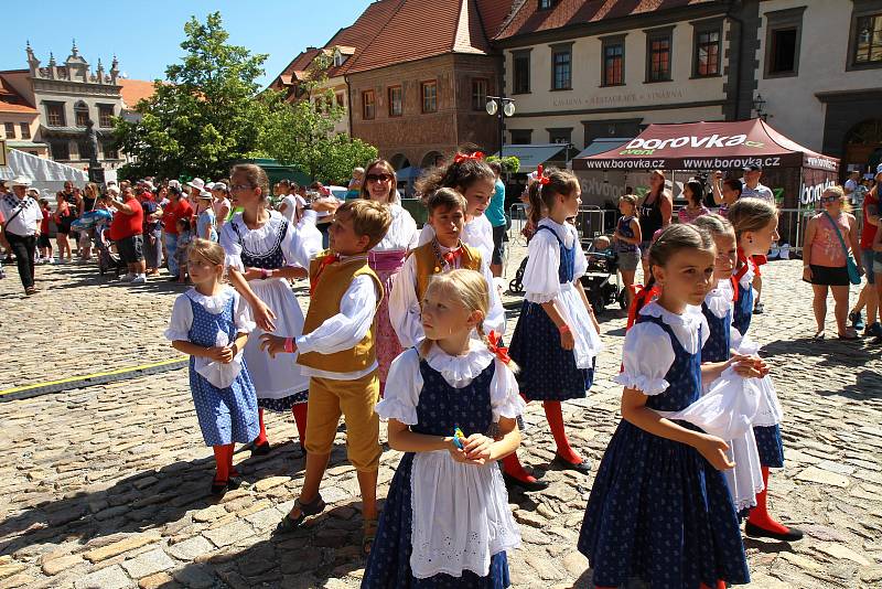 Historický průvod na Slavnostech Zlaté stezky v Prachaticích.