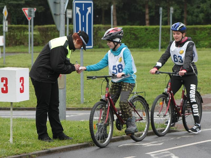 V Prachaticích se ve čtvrtek 5. května uskutečnilo okresní kolo soutěže mladých cyklistů. Ti museli zvládnout nejen jízdu na dopravním hřišti, ale také jízdu zručnosti, testy a zdravovědu.