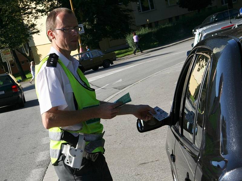 První školní den na Prachaticku byl ve znamení dopravní akce policistů.